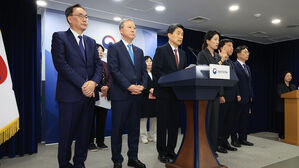 질문에 답하는 이주호 부총리(사진=연합뉴스)