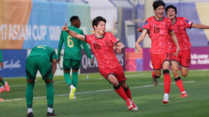 '통한의 PK' U-17 축구대표팀, 아시안컵 결승행 좌절&hellip;사우디에 승부차기 패배