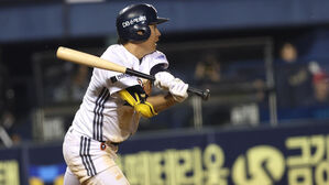 두산 정수빈, 통산 1,700번째 경기서 솔로포로 1,500번째 안타