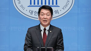 국민의힘 대선 경선 후보인 안철수 의원이 20일 서울 여의도 국회에서 현안관련 기자회견을 하고 있다.