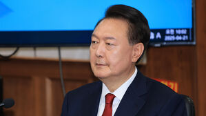 윤 측-경비단장 공방&hellip;"의원 끌어내기 불가" vs "지시 맞다"