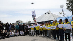 납북자가족, 대북전단 살포 중단&hellip;5월 중 다시 시행