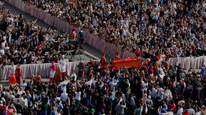 교황 일반인 조문 첫날 수십만 명 추모행렬&hellip;시간 연장 검토