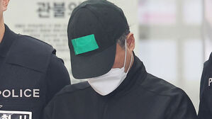 일가족 살해 50대 송치&hellip;"계획범죄 인정하냐" 묻자 고개 '끄덕'