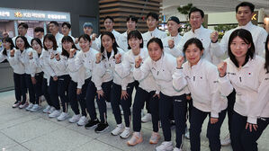 수디르만컵 출전 '박주봉호' 배드민턴 대표팀, 중국으로 출국