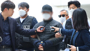 미아동 마트 흉기 난동 피의자 영장심사 출석(사진=연합뉴스)