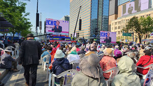 서울 곳곳 윤 지지자 집회&hellip;전광훈 "2년 내 통일되면 윤 복귀" 주장