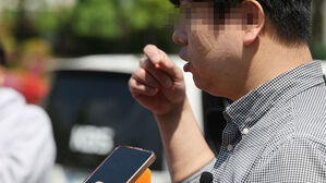 "'똑똑' 열자 찌르고 도망&hellip;피 흐르는 얼굴 부여잡았다"