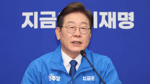 민주당 대선후보 된 이재명, 19일 만에 최고위 참석