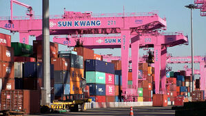 "환율&middot;관세 불확실성에&hellip;수출 기업 2곳 중 한 곳 자금난"