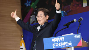 더불어민주당 이재명 대선 후보, 엄지척!(사진=연합뉴스)
