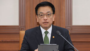 민주 탄핵안 강행에 최상목 사퇴…국힘 "이재명 파기환송 정치 보복"