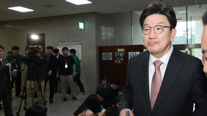 브리핑마친 권성동 원내대표(사진=연합뉴스)