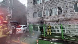 수원 다세대주택 화재로 17명 구조 &middot; 대피&hellip;"리튬배터리 열폭주"