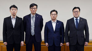 F4 이끈 경제부총리 대행 "정치 불확실성 증대, 비상체계 지속"