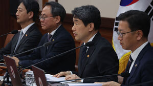 이 대행, 첫 국무회의 주재&hellip;"30여 일 혼신 다해 국정 챙겨야"