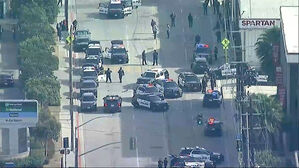 2일 총격 발생한 LA 잉글우드 지역의 한 대학 (사진=ABC7 Los Angeles/AP, 연합뉴스)