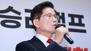 김문수 "몇몇 지도부가 선출된 후보 끌어내리려는 해당 행위"