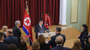 김정은 북한 국무위원장이 소련의 제2차 세계대전 승리(전승절) 80주년을 맞아 9일 오전 평양 주재 러시아 대사관을 방문해 축하 연설을 했다고 조선중앙통신이 9일 보도했다. (사진=조선중앙통신, 연합뉴스)