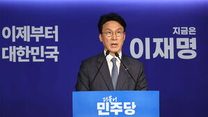 11일 서울 영등포구 더불어민주당사에서 김민석 상임 공동선대위원장이 국민의힘 김문수 대선 후보 확정 관련 입장 발표 기자회견을 하고 있다.