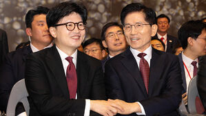 한동훈 "김문수, 탄핵 반대 사과하고 윤 부부와 절연해야"