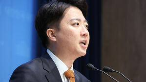 이준석, 10대 공약&hellip;"대통령 힘 빼고 일 잘하는 정부 만들기"