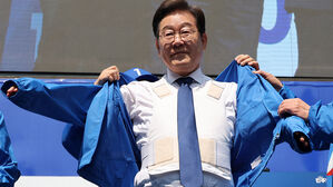 경찰 "이재명 협박글 6건 수사&hellip;총기 밀수설 확인된 바 없어"