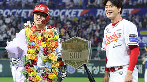 프로야구 SSG 최정, KBO리그 첫 500홈런 금자탑