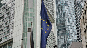 서방 유권자 45% "민주주의 망가졌다"