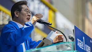 이재명 "해수부&middot;HMM, 부산에 옮기겠다&hellip;산은 이전은 어려운 일"