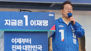 더불어민주당 이재명 대선 후보가 15일 전남 광양시 전남드래곤즈 축구장 인근에서 열린 유세에서 지지를 호소하고 있다.(사진=공동취재, 연합뉴스)