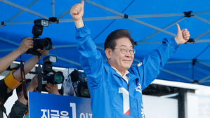 여수 시민들에게 인사하는 이재명 후보(사진=공동취재, 연합뉴스)