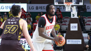 프로농구 최초 챔프전 3패 뒤 3연승&hellip;SK 전희철 "이제 50 대 50"