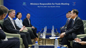 제이미슨 그리어 USTR 대표와 면담하는 정인교 통상교섭본부장(사진=산업통상자원부 제공, 연합뉴스)