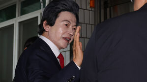 '사기&middot;준강제추행 혐의' 허경영 "구속 부당하다"&hellip;내일 구속적부심사