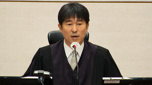 지귀연 "삼겹살에 소맥 사주는 사람도 없는데&hellip;접대 없었다"