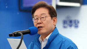 더불어민주당 이재명 대선 후보가 16일 전북 전주시 전북대 후문에서 열린 유세에서 지지를 호소하는 연설을 하고 있다. (사진=공동취재, 연합뉴스)