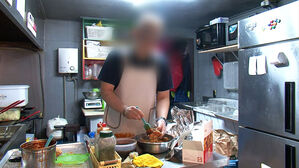 깊은 불황에 자영업자 넉 달째 감소&hellip;폐업 지원금 신청 속출