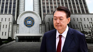 윤 전 대통령 4차 공판 출석&hellip;계엄 사과 묻자 '묵묵부답'