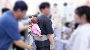 "아기띠 사용하다 떨어졌다"…1/3은 뇌진탕·두개골 골절