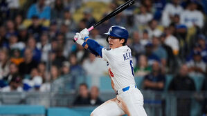 LA 다저스 로버츠 감독 "김혜성, 뜬공 놓친 것 동료에 알렸어야"