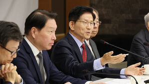 김문수 "첨단 기업, 주인 있어야&hellip;기업 민원 전담 수석 둘 것"