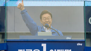 더불어민주당 이재명 대선 후보가 22일 경남 양산워터파크공원에서 열린 집중유세에서 시민들의 지지를 호소하고 있다.(사진=공동취재, 연합뉴스)