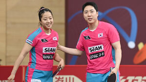 세계탁구선수권 혼합복식 콤비 임종훈(오른쪽)과 신유빈(사진=대한탁구협회 제공, 연합뉴스)