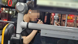 "시내버스에서 이게 무슨 일" 사진 확산…승객 어땠길래