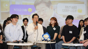 대학생과의 간담회 하는 이재명 후보 (사진=연합뉴스)