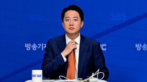 민주 "이준석, 저열한 언어폭력 행사"&hellip;후보사퇴&middot;의원직 제명 요구도