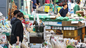5월 소비심리 4년 7개월 만에 최대 폭 개선&hellip;'낙관적'으로 돌아서