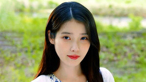 아이유, 리메이크 앨범 '꽃갈피 셋' 발매