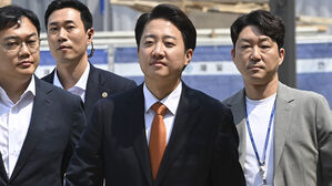 사전투표소 향하는 이준석 후보(사진=공동취재, 연합뉴스)